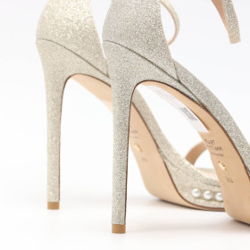 STUART WEITZMAN 