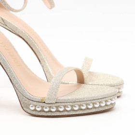 STUART WEITZMAN 