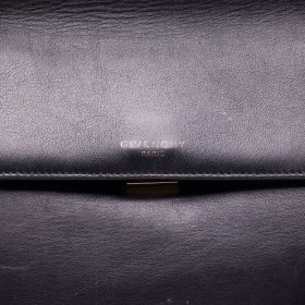 GIVENCHY 