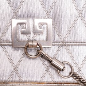 GIVENCHY 
