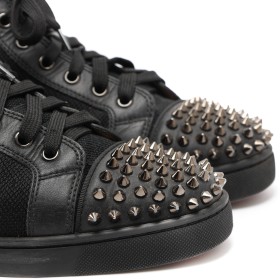 LOUBOUTIN 
