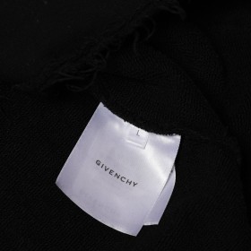 GIVENCHY 