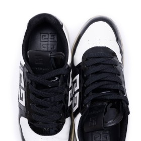 GIVENCHY 