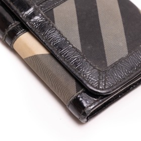 BURBERRY *INCLUYE CARTERA