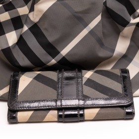BURBERRY *INCLUYE CARTERA