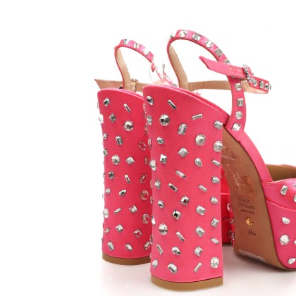 STUART WEITZMAN 