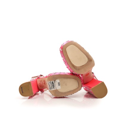 STUART WEITZMAN 