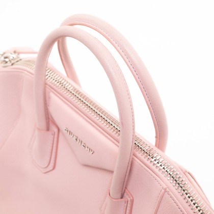 GIVENCHY 