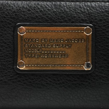 MARC JACOBS CARTERA PLACA