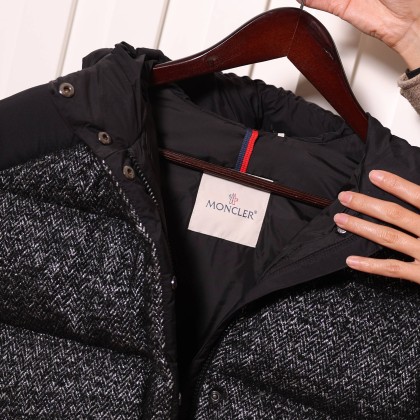 MONCLER 