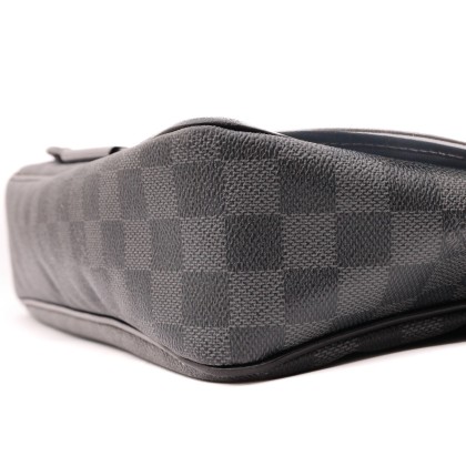 LOUIS VUITTON DISTRICT CANVAS DAMIER GRAPHITE