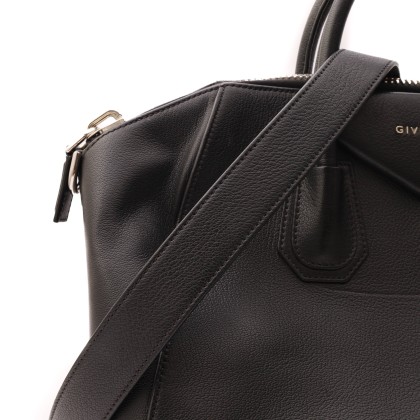 GIVENCHY 