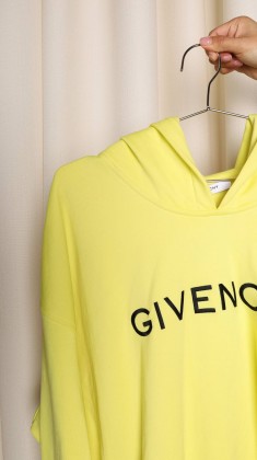 GIVENCHY 