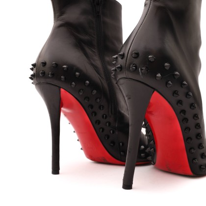 LOUBOUTIN 