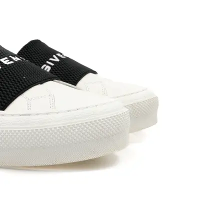 GIVENCHY 
