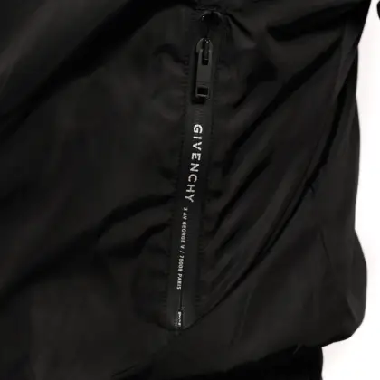 GIVENCHY 
