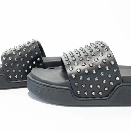LOUBOUTIN 