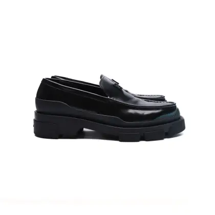 GIVENCHY 