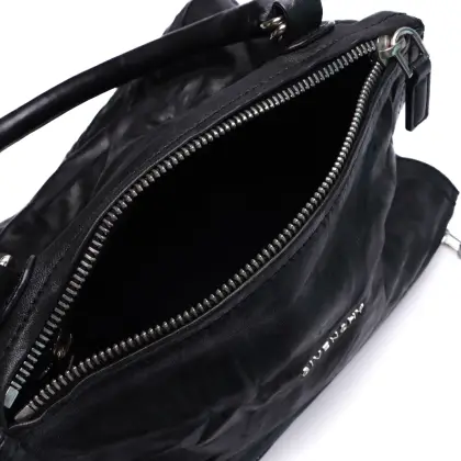 GIVENCHY 