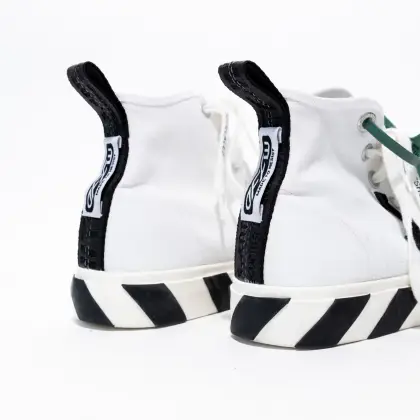 OFF WHITE 