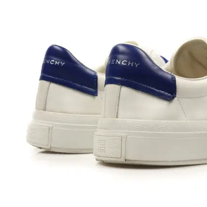 GIVENCHY 