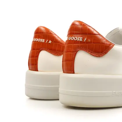 GOLDEN GOOSE 