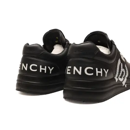 GIVENCHY 