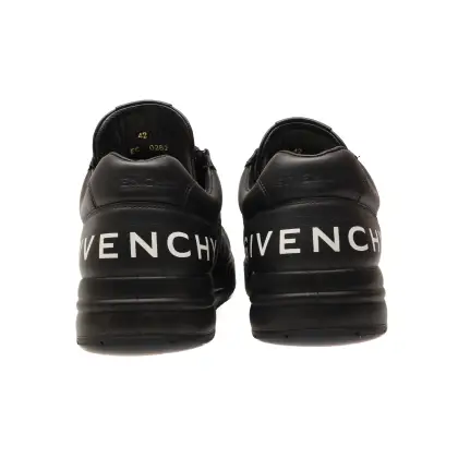 GIVENCHY 