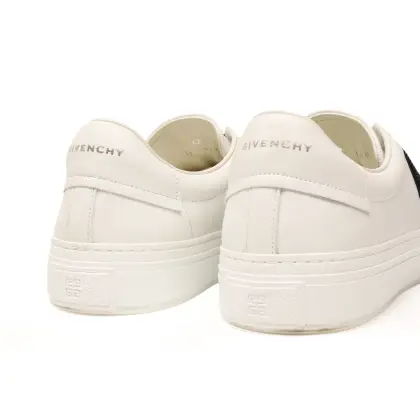 GIVENCHY 