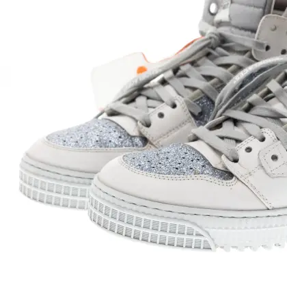 OFF WHITE 