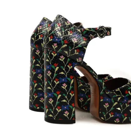 MARC JACOBS 