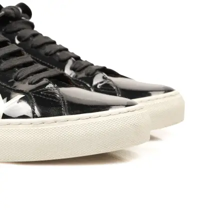 GIVENCHY 