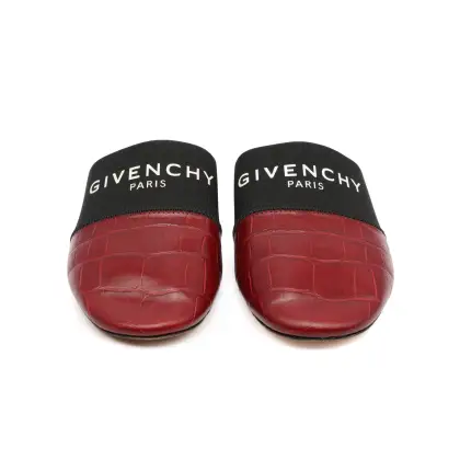 GIVENCHY 