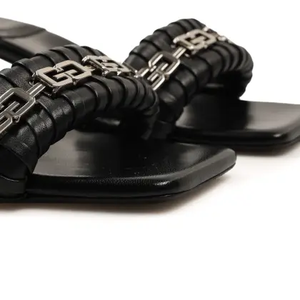 GIVENCHY 