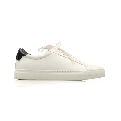 GIVENCHY 