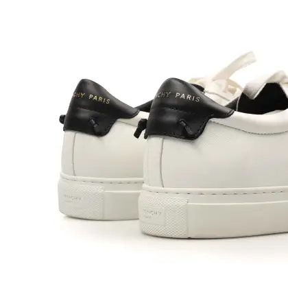 GIVENCHY 