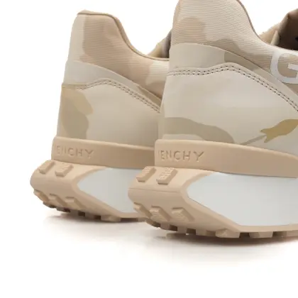 GIVENCHY 