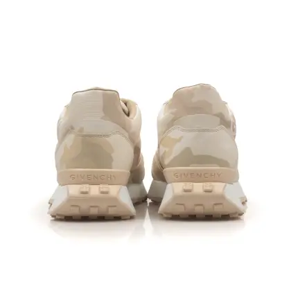 GIVENCHY 