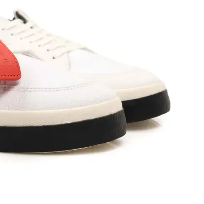OFF WHITE 