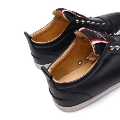 LOUBOUTIN 