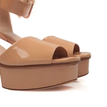 STUART WEITZMAN 