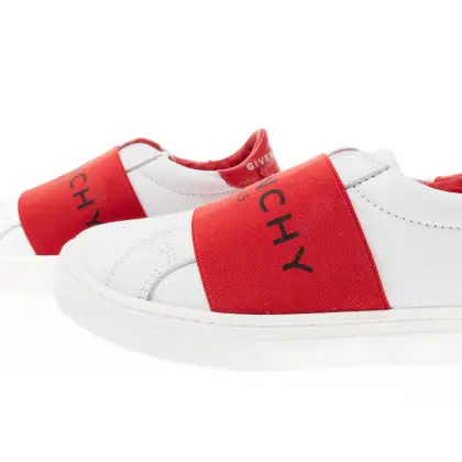 GIVENCHY 