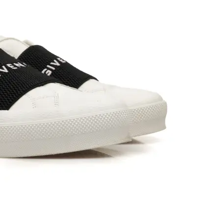 GIVENCHY 