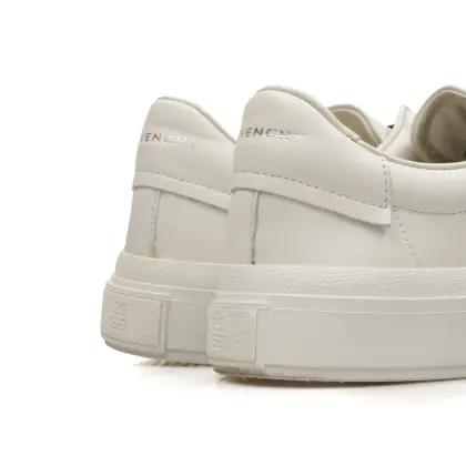 GIVENCHY 