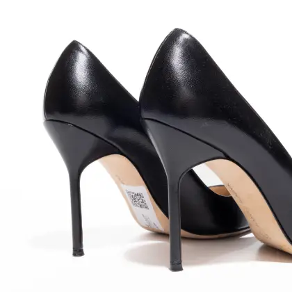 MANOLO BLAHNIK 