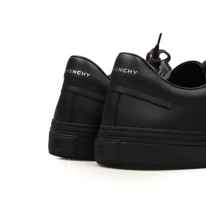 GIVENCHY 