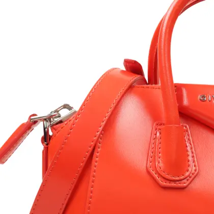 GIVENCHY 