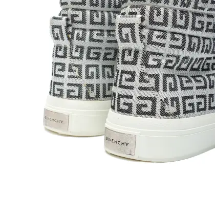 GIVENCHY 