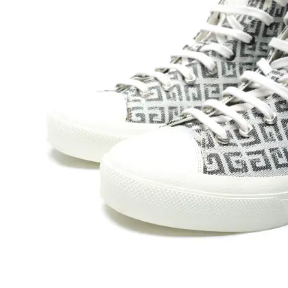 GIVENCHY 