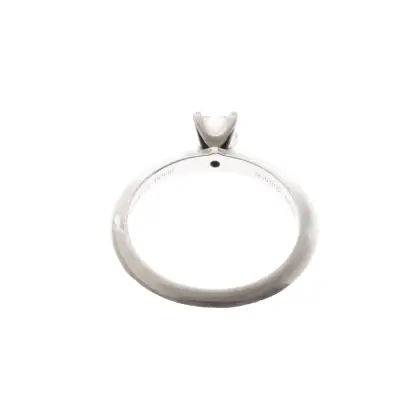 TIFFANY & CO ANILLO DE COMPROMISO SOLITARIO EN PLATINO CON UN DIAMANTE CENTRAL .31 CARAT CON CERTIFICADO.